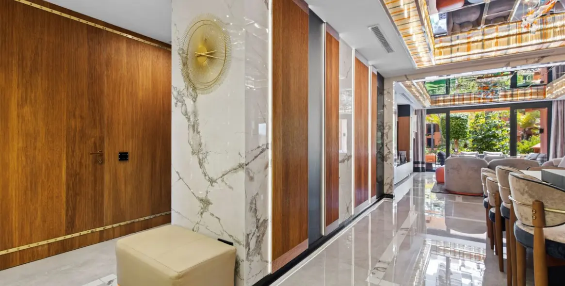 Sale of ground floor apartment in Puerto Banús 4