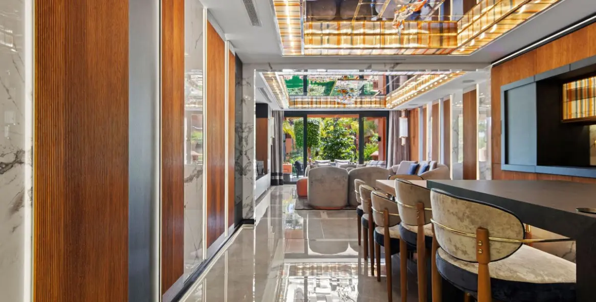 Sale of ground floor apartment in Puerto Banús 5