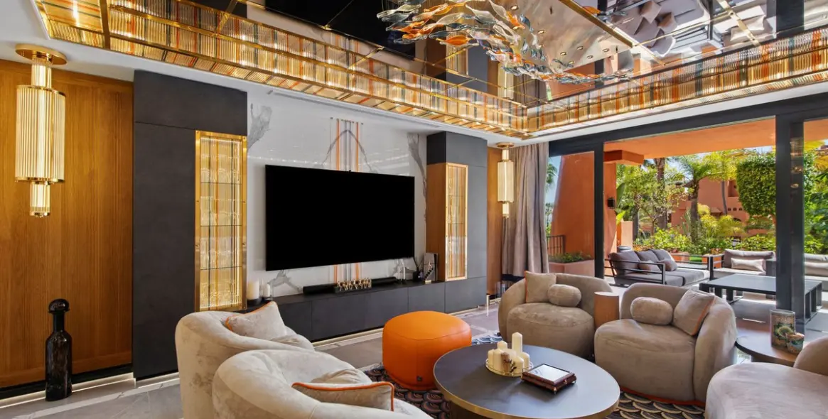 Sale of ground floor apartment in Puerto Banús 6