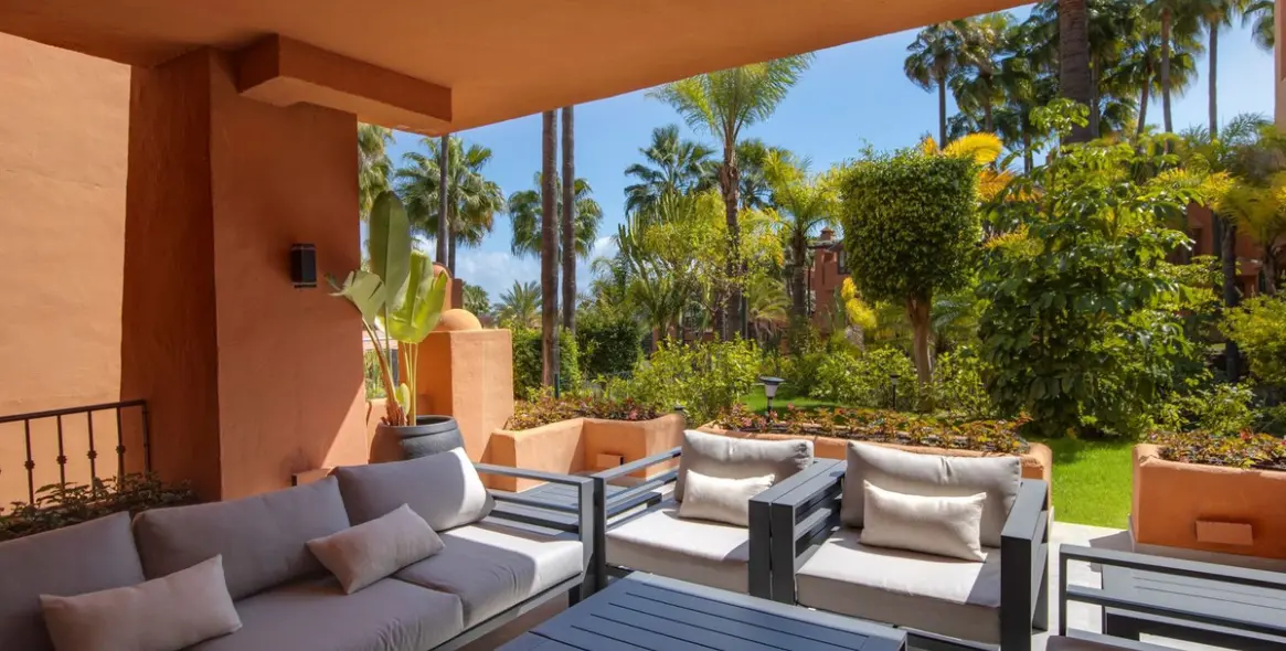 Sale of ground floor apartment in Puerto Banús 7