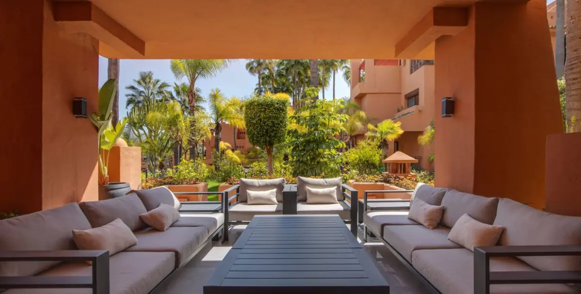 Sale of ground floor apartment in Puerto Banús 8