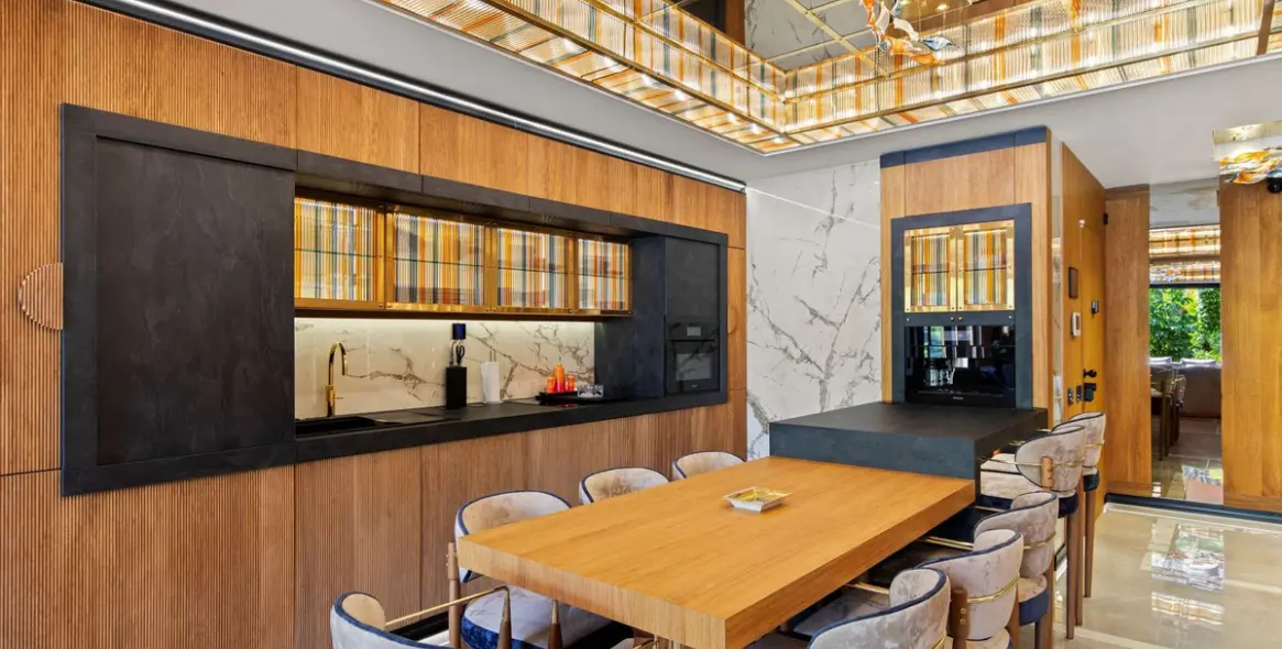 Sale of ground floor apartment in Puerto Banús 16