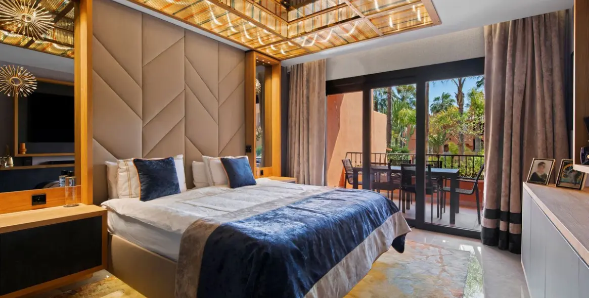 Sale of ground floor apartment in Puerto Banús 20