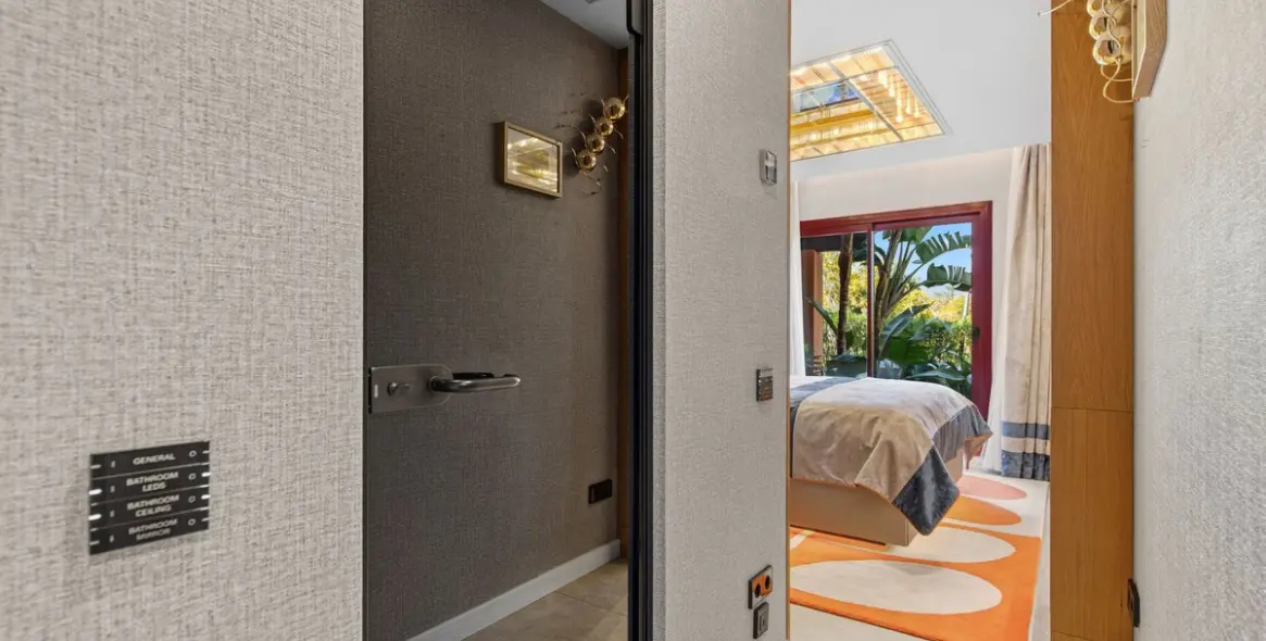 Sale of ground floor apartment in Puerto Banús 24