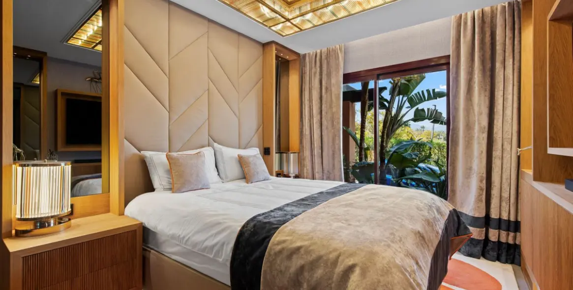 Sale of ground floor apartment in Puerto Banús 25