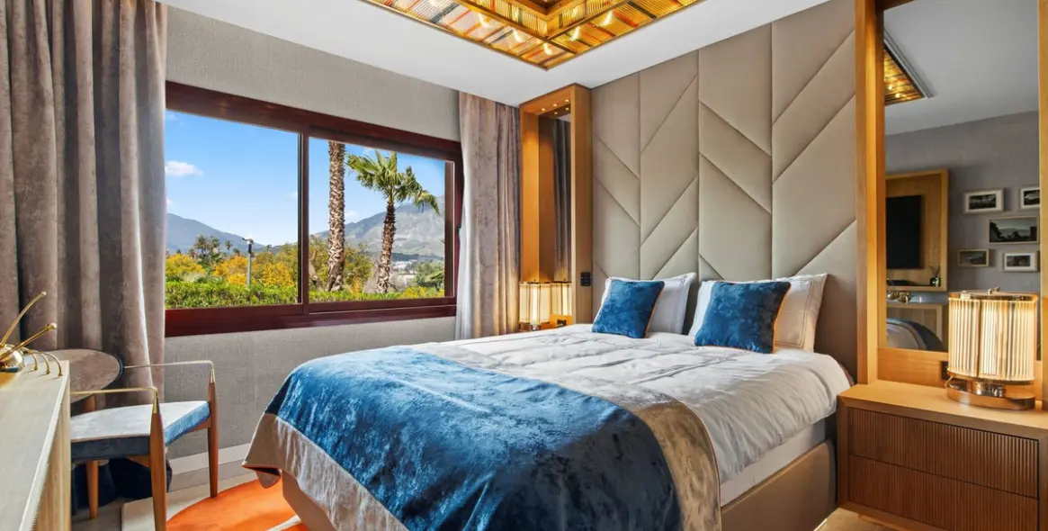 Sale of ground floor apartment in Puerto Banús 33