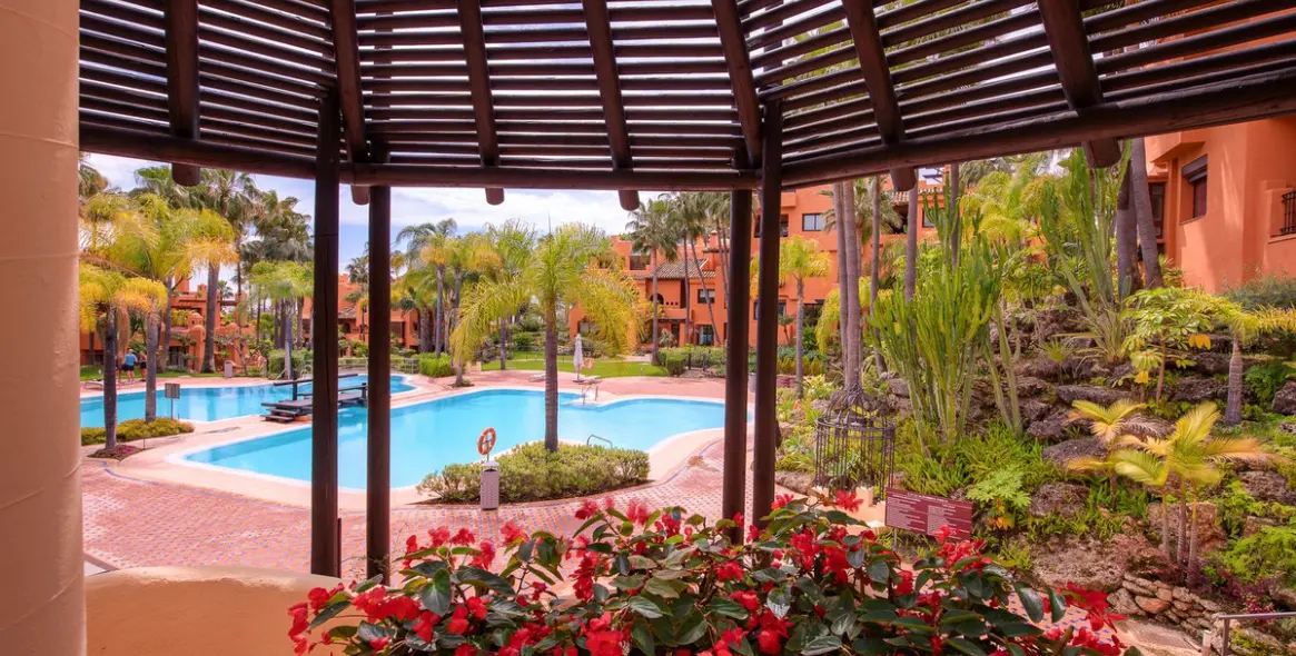 Sale of ground floor apartment in Puerto Banús 43