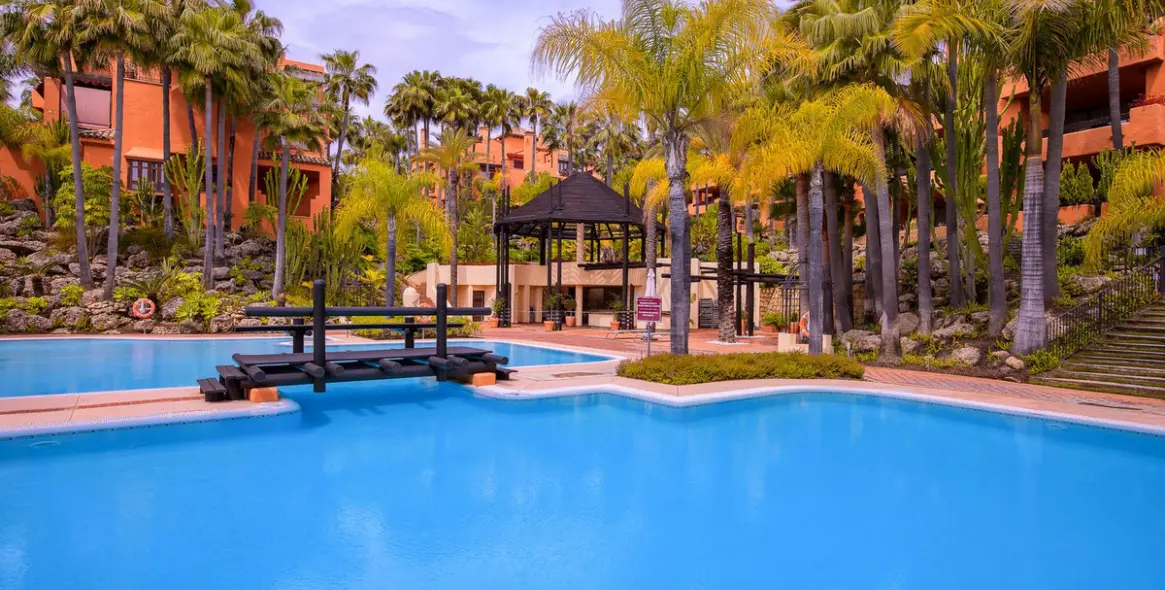 Sale of ground floor apartment in Puerto Banús 46