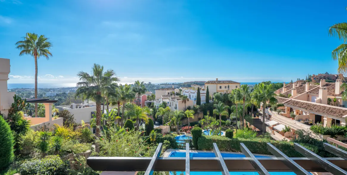 Sale of middle floor apartment in Nueva Andalucía 1