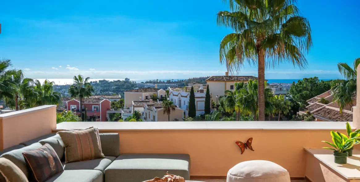 Sale of middle floor apartment in Nueva Andalucía 3