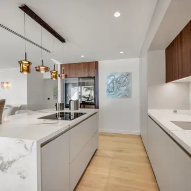 Sale of middle floor apartment in Nueva Andalucía