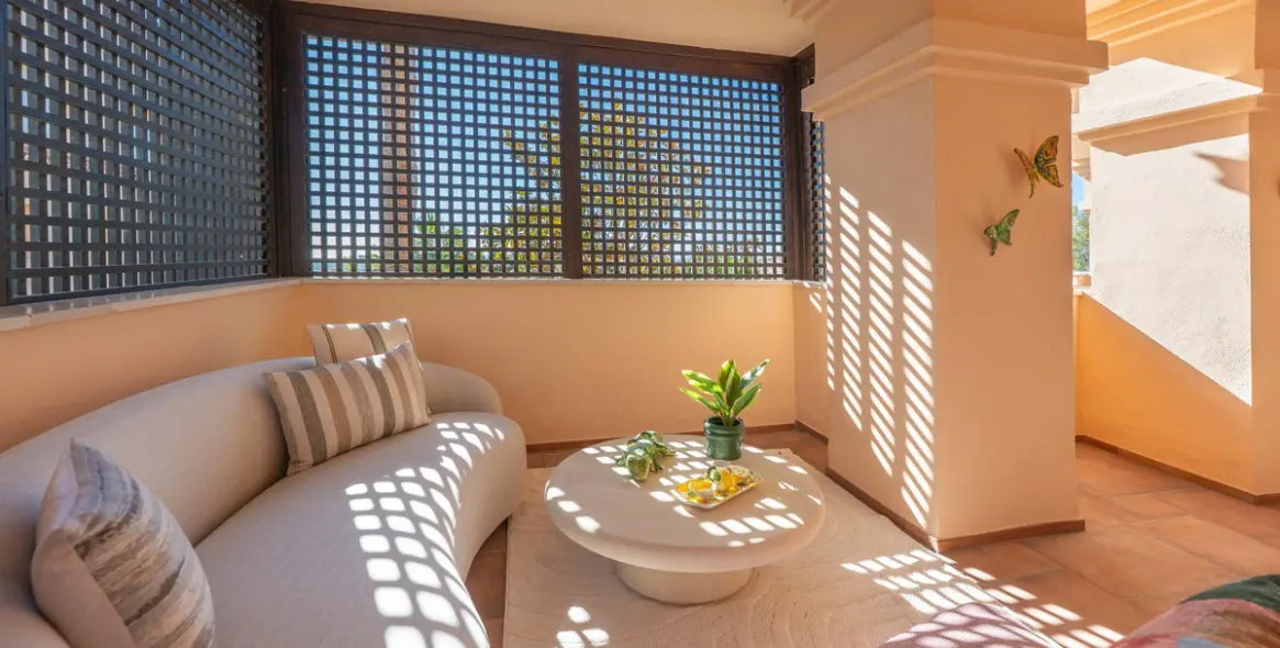 Sale of middle floor apartment in Nueva Andalucía 11