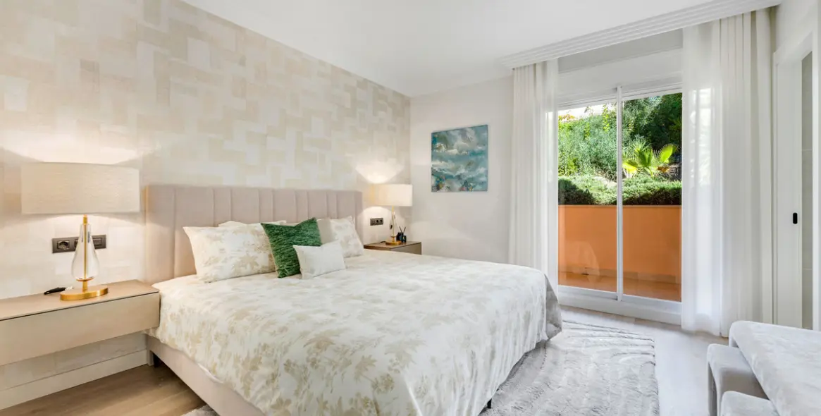 Sale of middle floor apartment in Nueva Andalucía 15