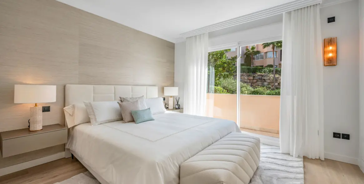 Sale of middle floor apartment in Nueva Andalucía 20