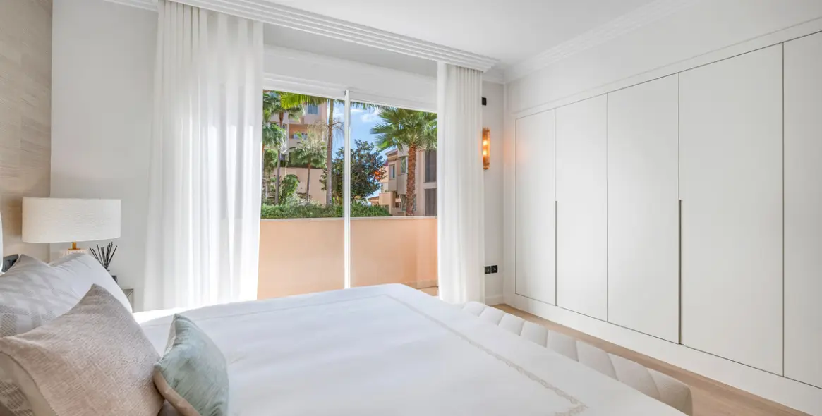 Sale of middle floor apartment in Nueva Andalucía 21