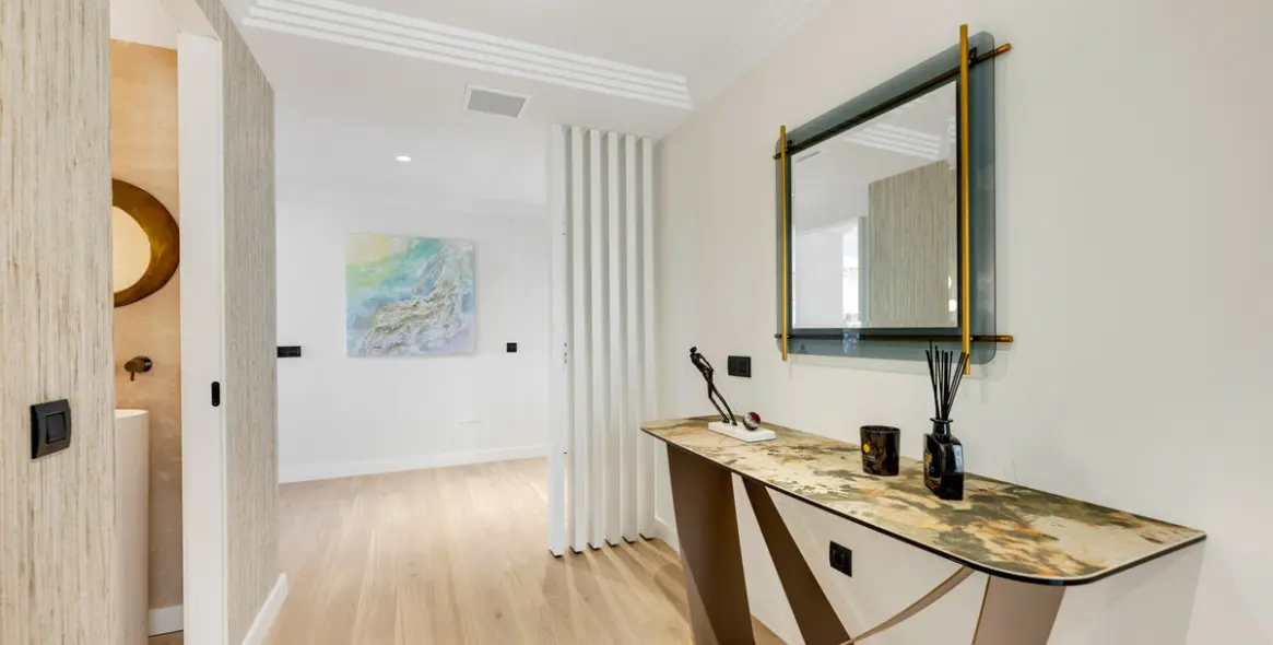 Sale of middle floor apartment in Nueva Andalucía 25