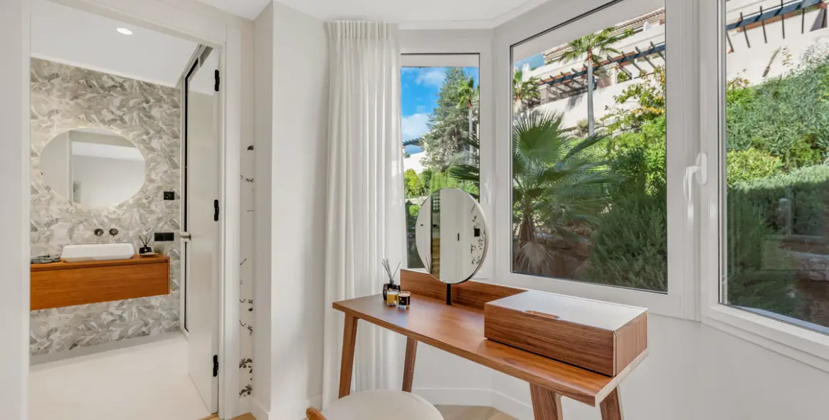 Sale of middle floor apartment in Nueva Andalucía 44