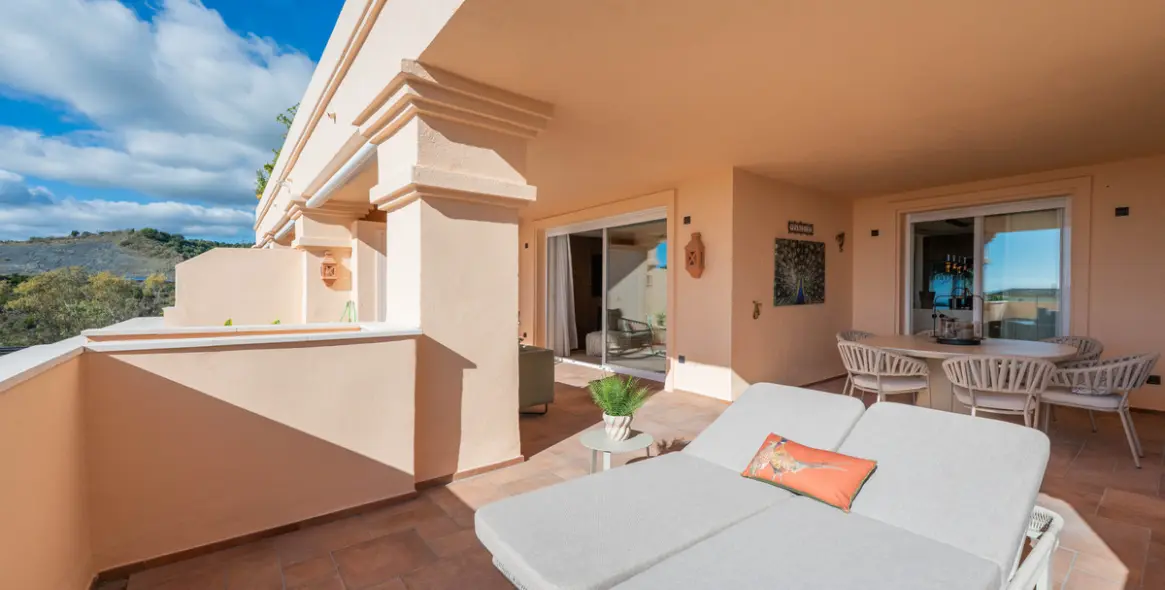 Sale of middle floor apartment in Nueva Andalucía 51