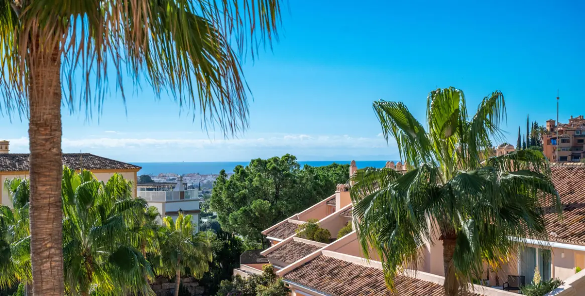 Sale of middle floor apartment in Nueva Andalucía 56