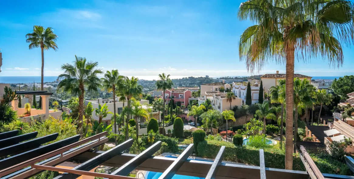 Sale of middle floor apartment in Nueva Andalucía 58