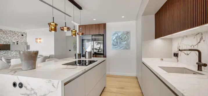 Venta de apartamento en planta media en Nueva Andalucía 4
