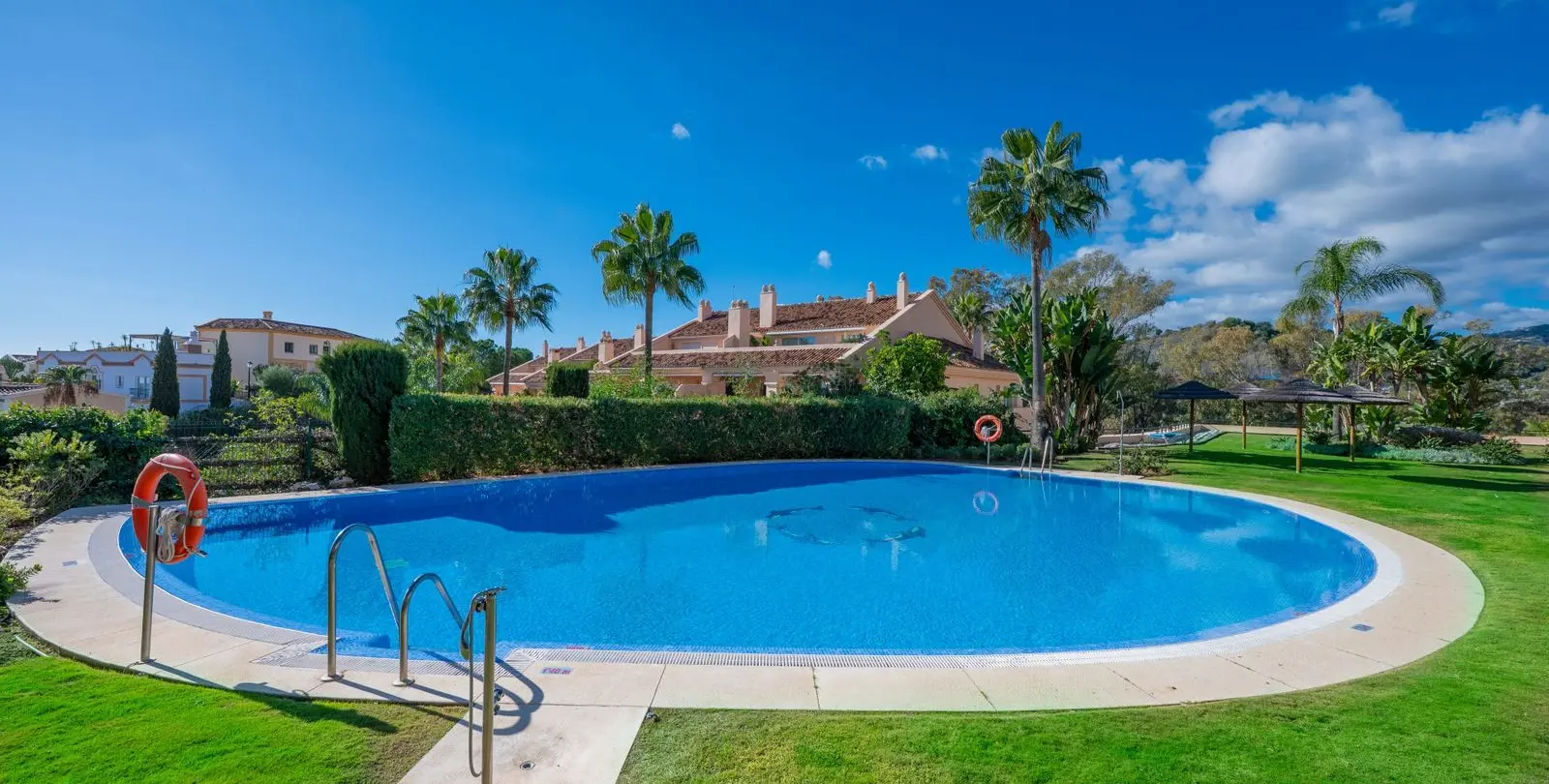 Sale of middle floor apartment in Nueva Andalucía 48