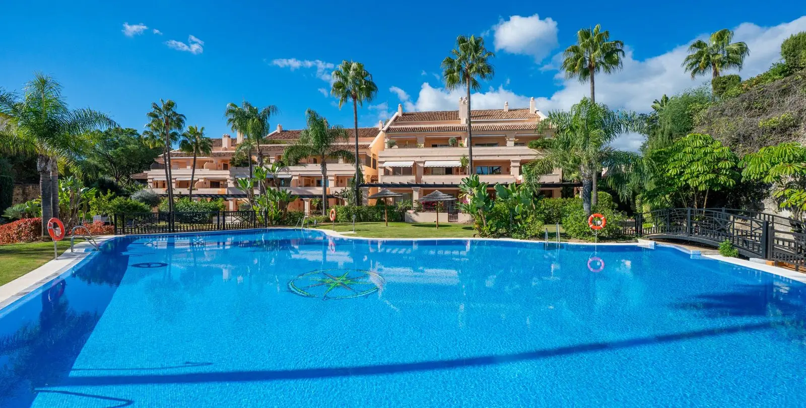 Sale of middle floor apartment in Nueva Andalucía 49