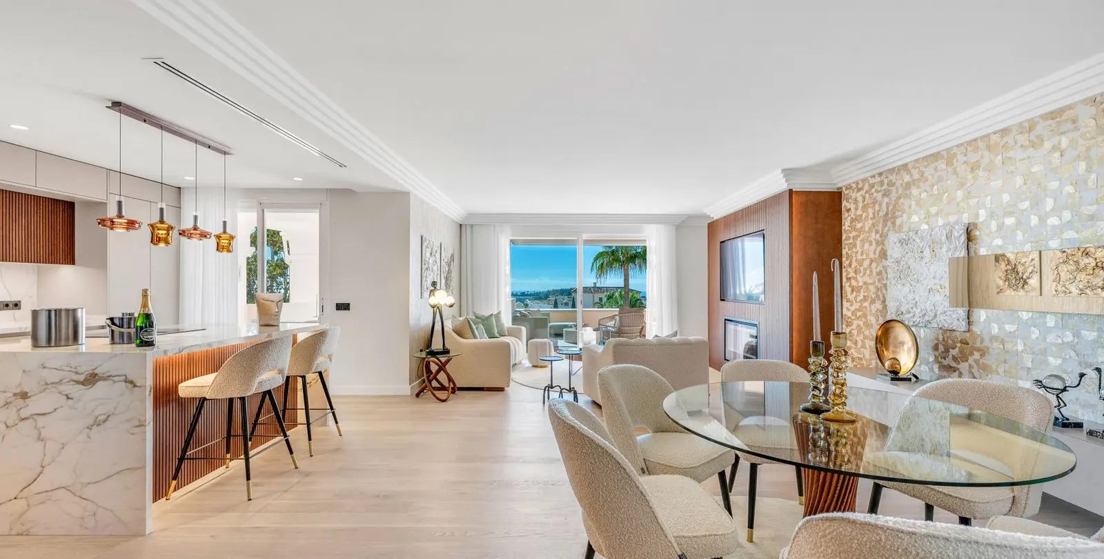 Sale of middle floor apartment in Nueva Andalucía 2