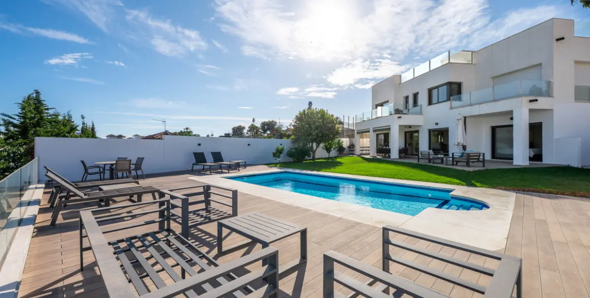 Sale of detached villa in Nueva Andalucía 2