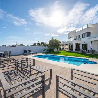 Sale of detached villa in Nueva Andalucía