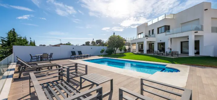 Sale of detached villa in Nueva Andalucía 1