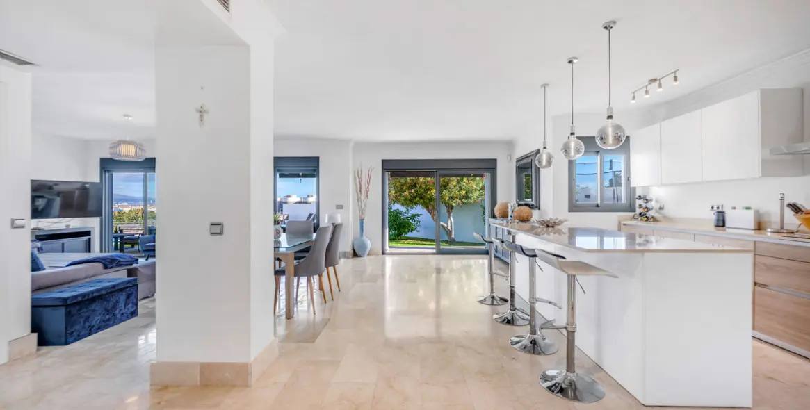 Sale of detached villa in Nueva Andalucía 3