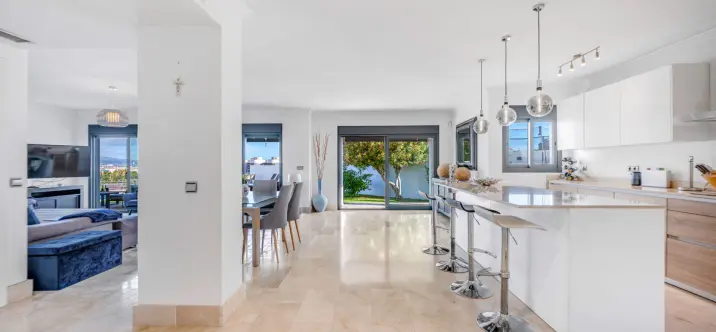 Sale of detached villa in Nueva Andalucía 2