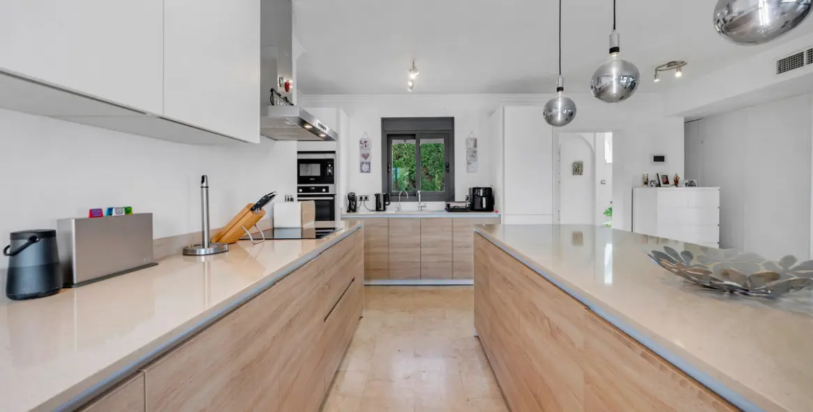 Sale of detached villa in Nueva Andalucía 6