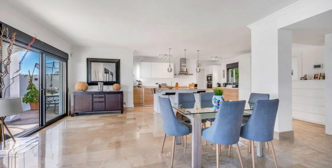 Sale of detached villa in Nueva Andalucía 8