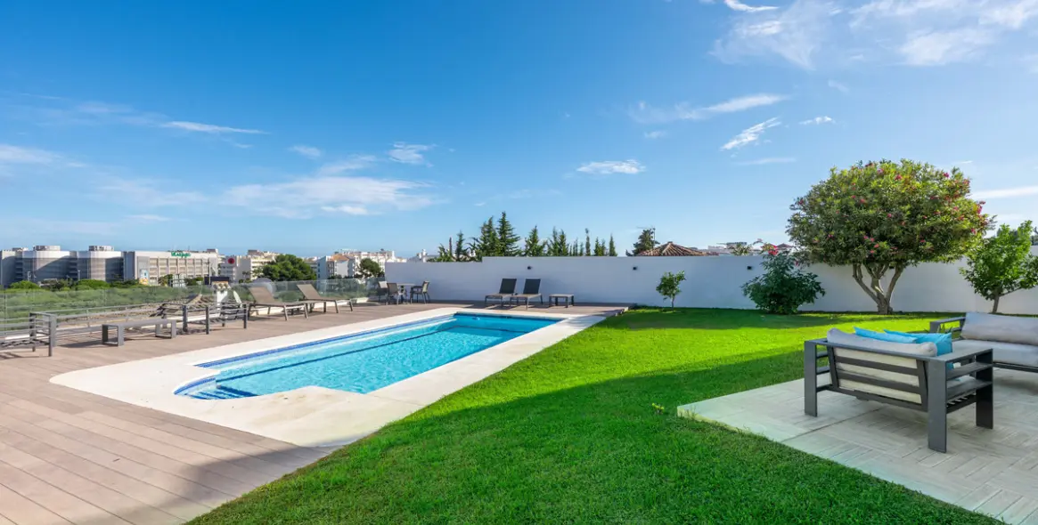 Sale of detached villa in Nueva Andalucía 12