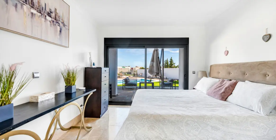 Sale of detached villa in Nueva Andalucía 13