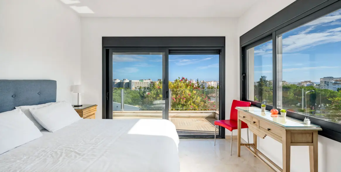 Sale of detached villa in Nueva Andalucía 15