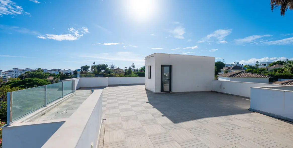 Sale of detached villa in Nueva Andalucía 21