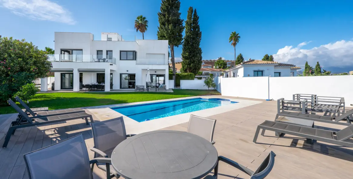 Sale of detached villa in Nueva Andalucía 23