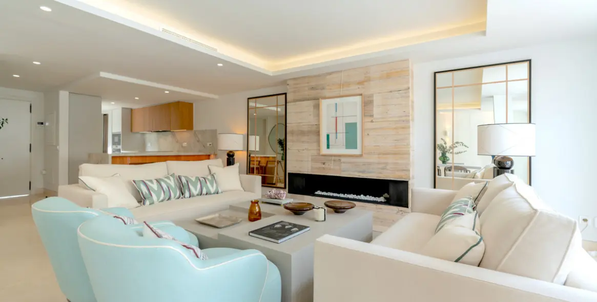 Sale of semi-detached house in The Golden Mile 3