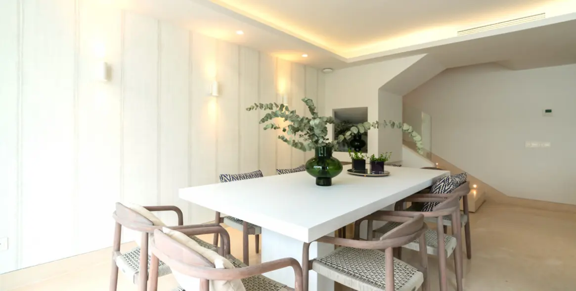 Sale of semi-detached house in The Golden Mile 8