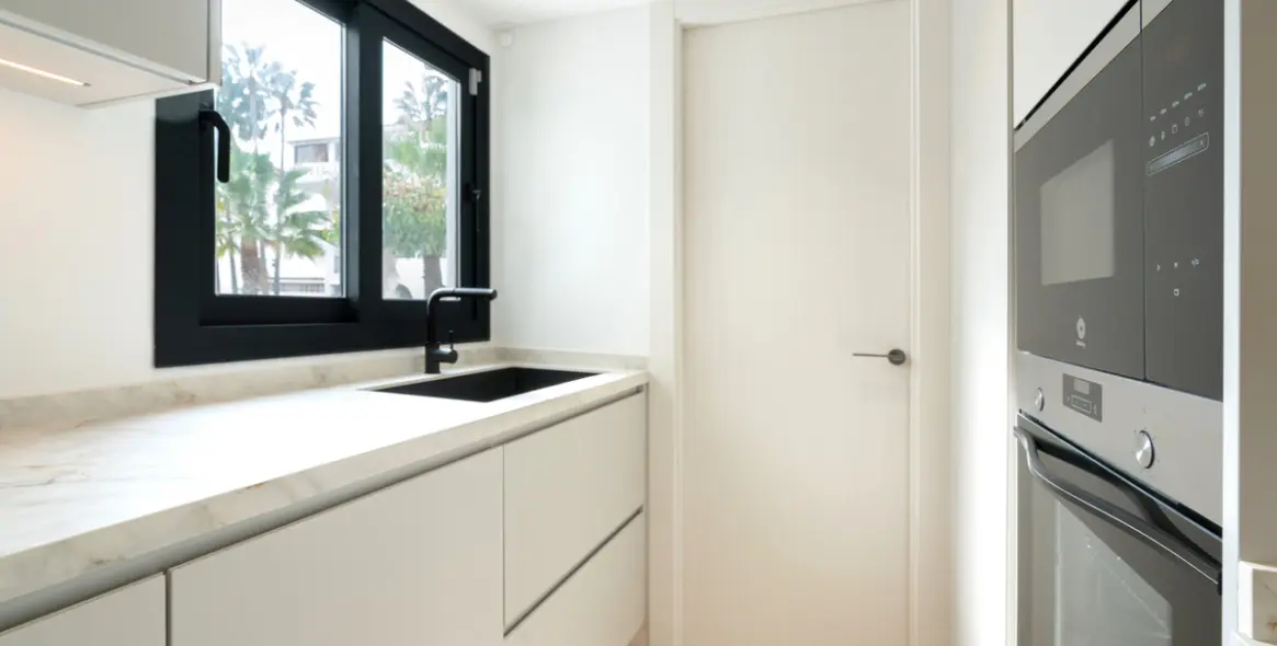 Sale of semi-detached house in The Golden Mile 10