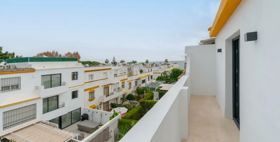 Sale of semi-detached house in The Golden Mile 21