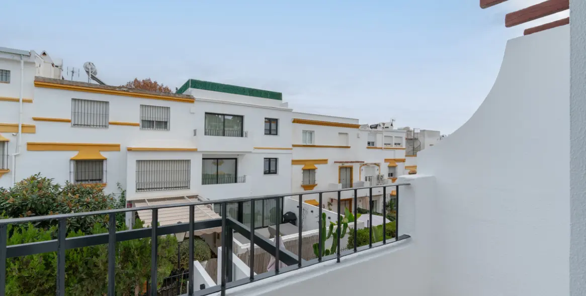 Sale of semi-detached house in The Golden Mile 29