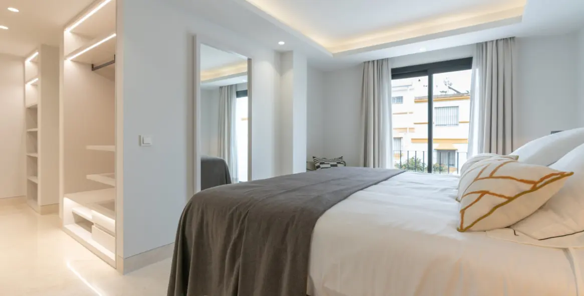 Sale of semi-detached house in The Golden Mile 30