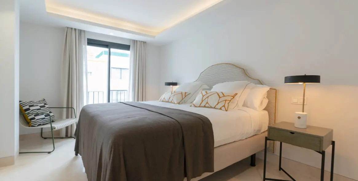 Sale of semi-detached house in The Golden Mile 33