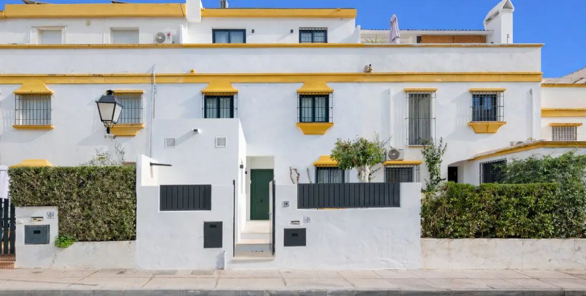 Sale of semi-detached house in The Golden Mile 51