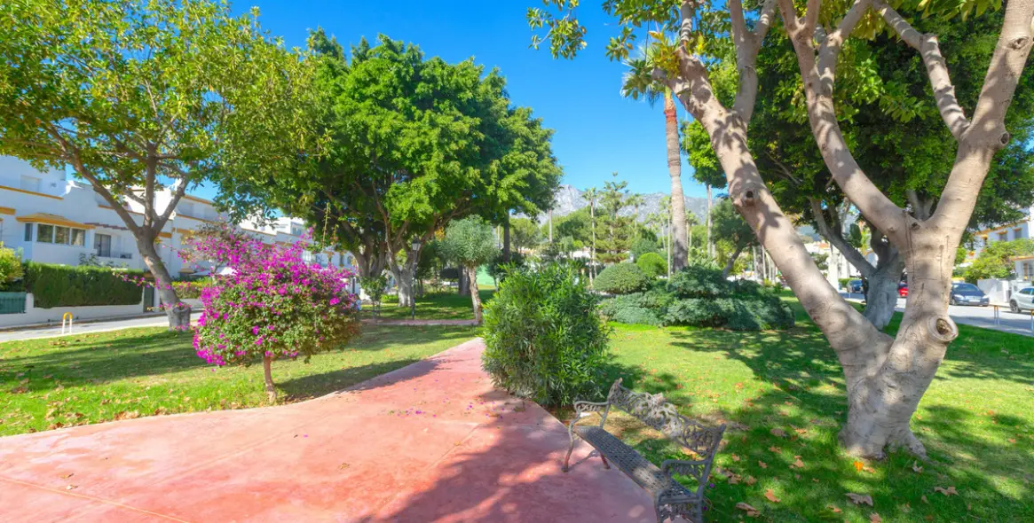 Sale of semi-detached house in The Golden Mile 53