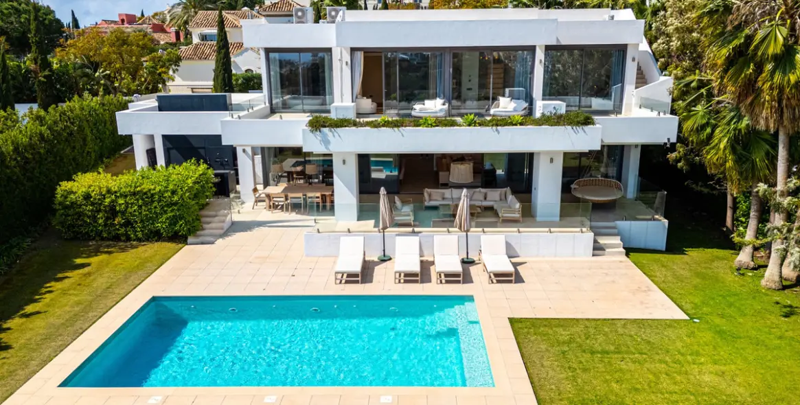 Sale of detached villa in Los Flamingos 1